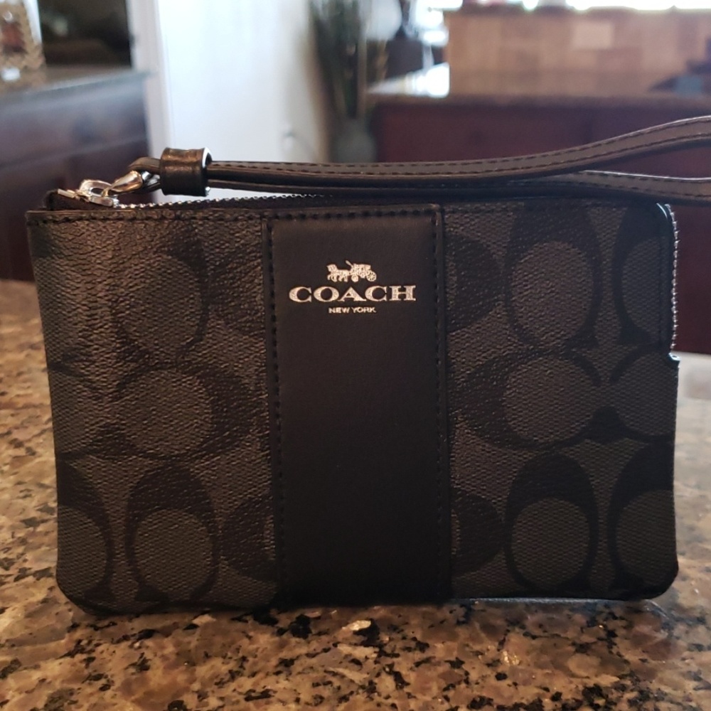 Coach wristlet - Picture 1 of 3